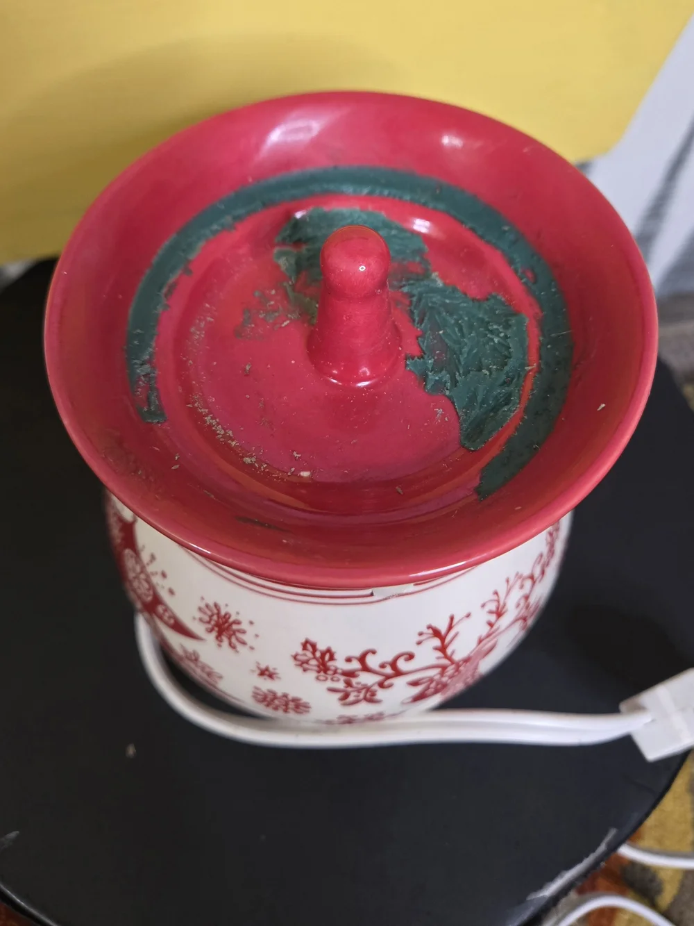 Christmas Red & White Ceramic Wax Melt Warmer – Reindeer & Tree Holiday Design